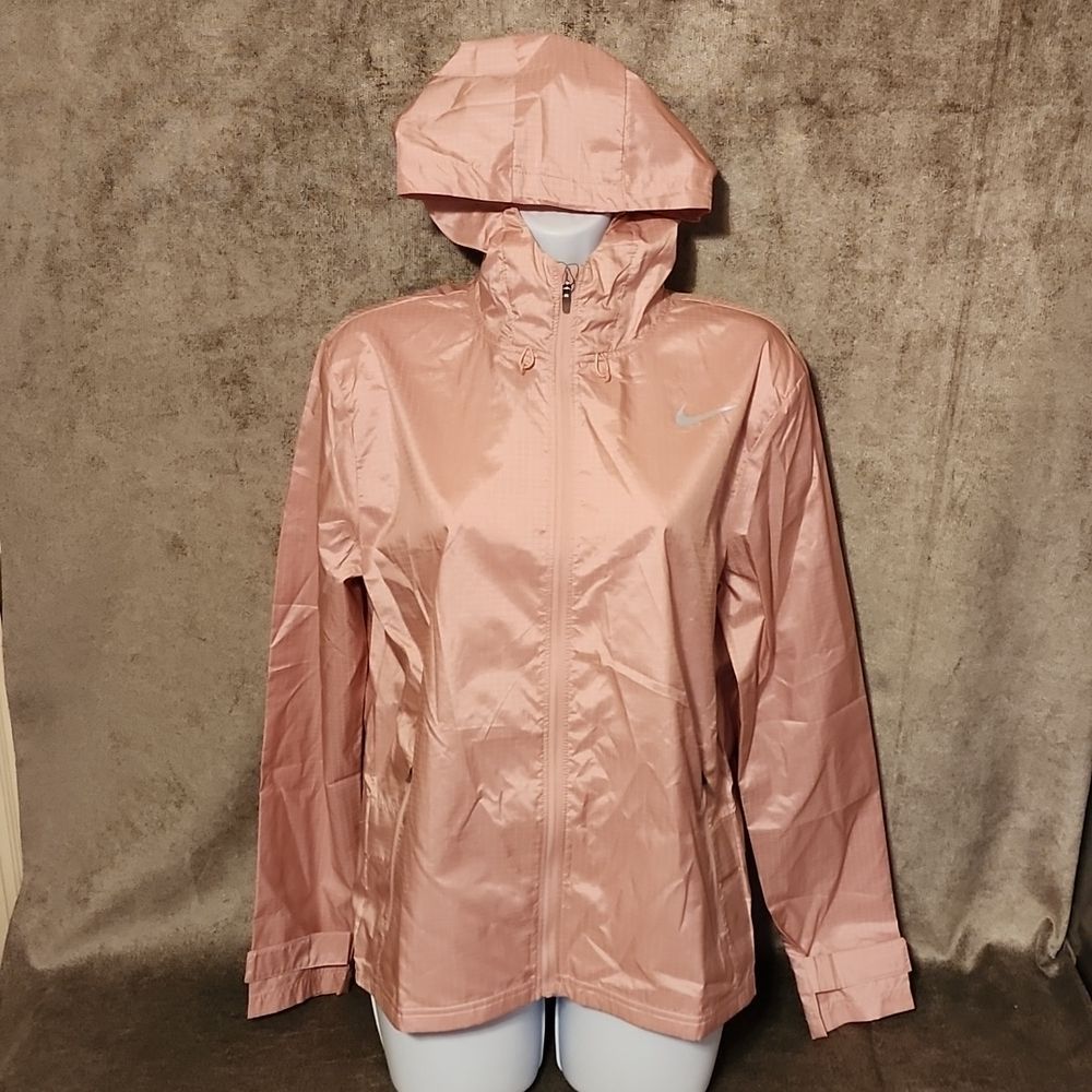 NIKE Women's Essential Water-Repellent Runnning Jacket
